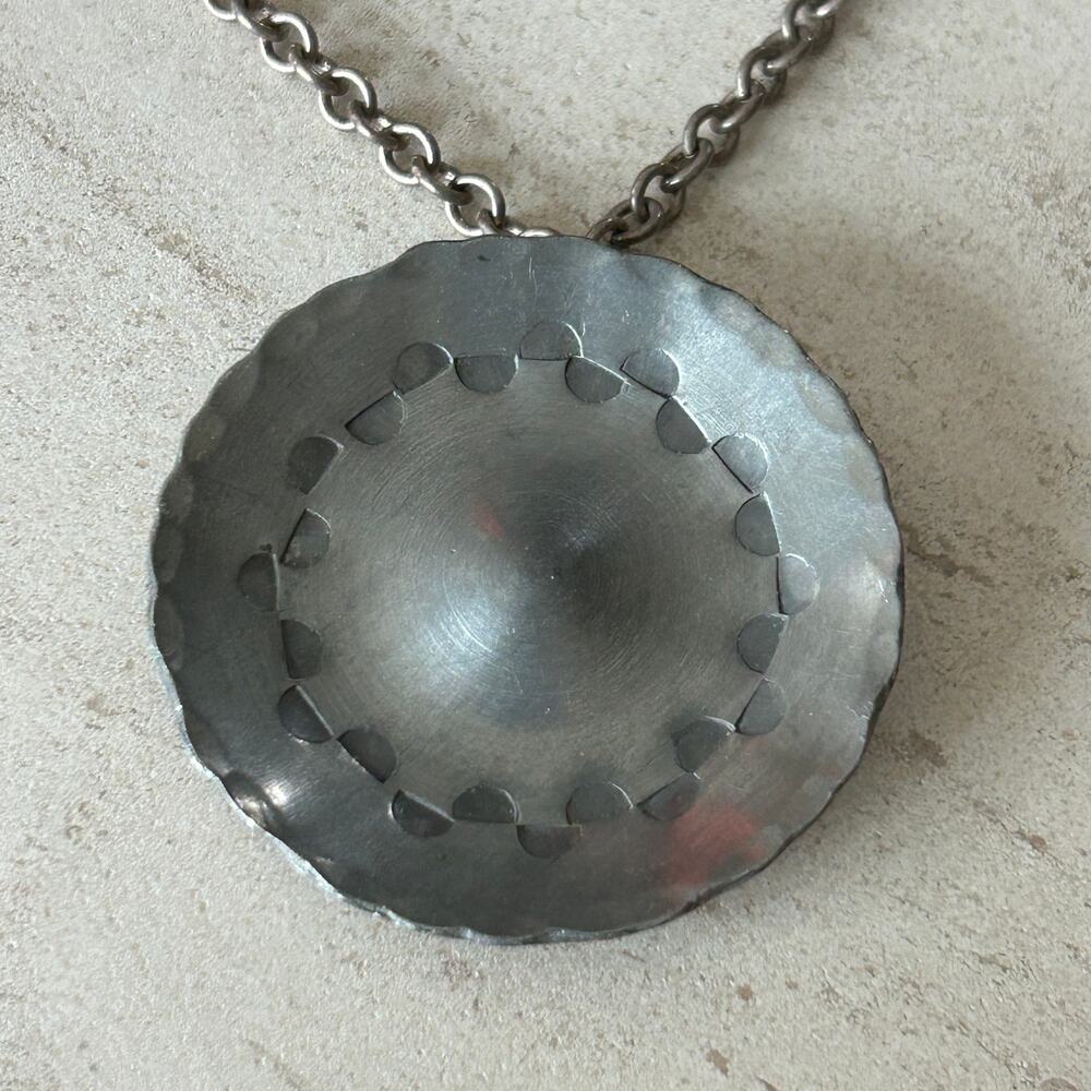 Vintage Modernist Hammered Silver Disc Pendant Necklace - Scalloped Edge - 18" - Picture 3 of 5